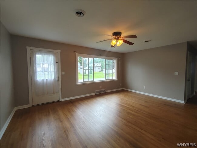 Photo - 250 N 6th St