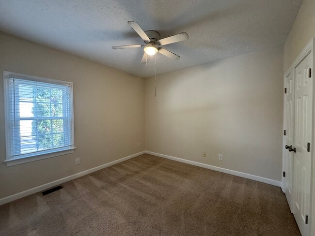 Photo - 329 Woodbrook Run