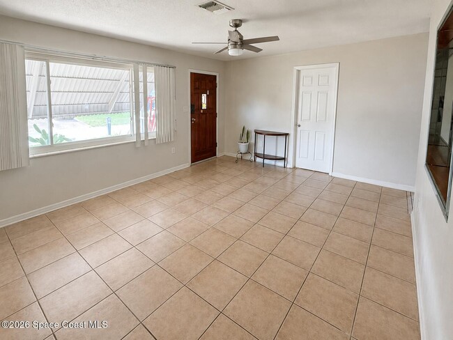 Photo - 1425 Holland St
