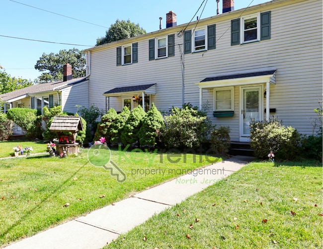 Building Photo - De Graw Ave Unit 16 De Graw Ave Rental