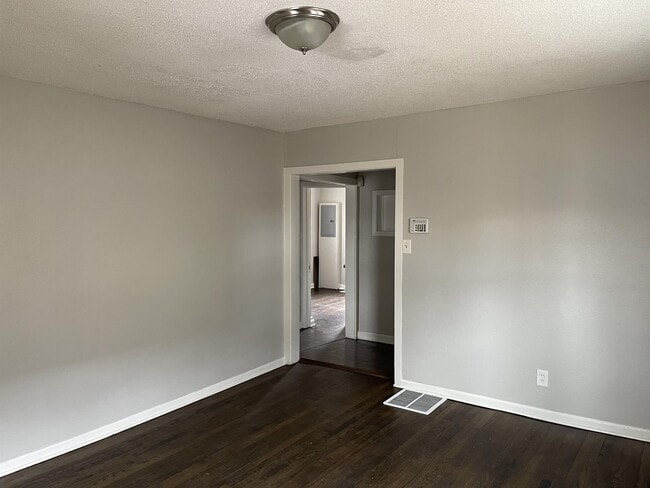 Photo - 1120 E 84th Terrace