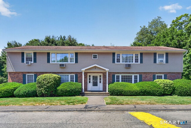 Building Photo - 1789 Foxon Rd Unit 7D