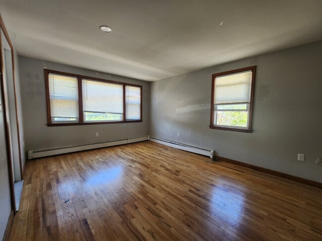Building Photo - 127 Warner St Unit 2