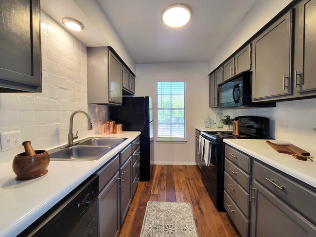 One Bedroom 634 sf