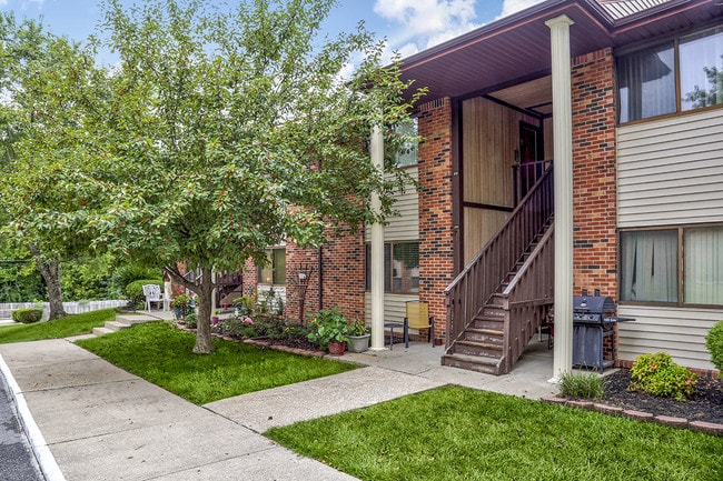 Photo - Country Place-Louisa