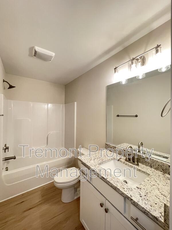 Photo - 322 W 41st St