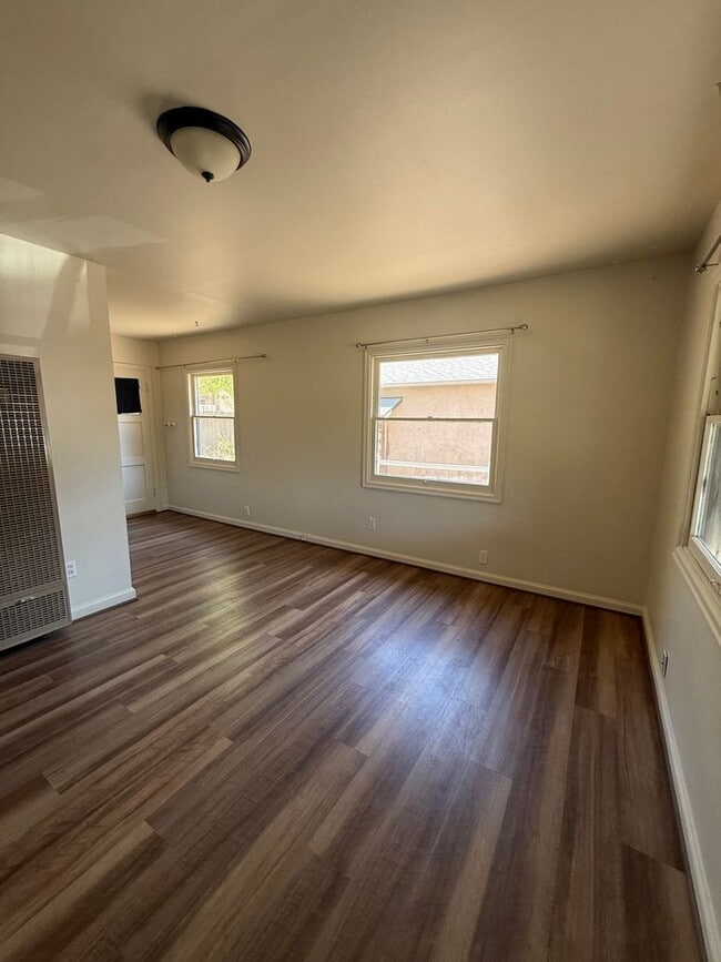 Photo - 577 Curtin Ln