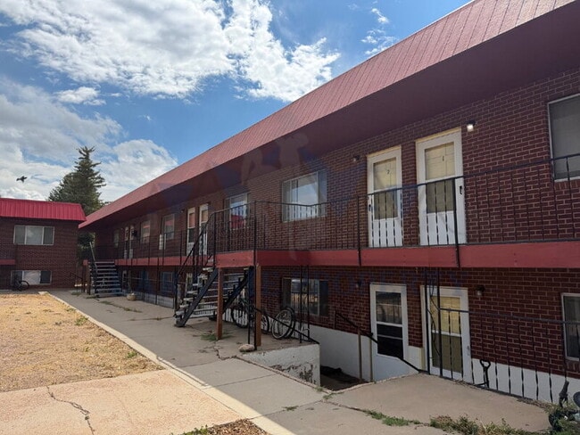Building Photo - 702 Downey St Unit 9