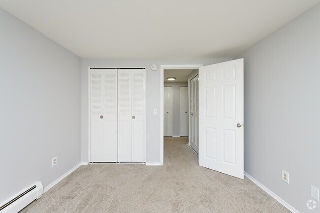 1 BR, 1 BA - 600SF Bedroom
