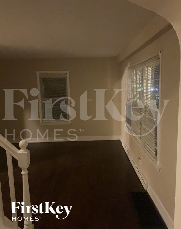 Photo - 236 E 142nd St