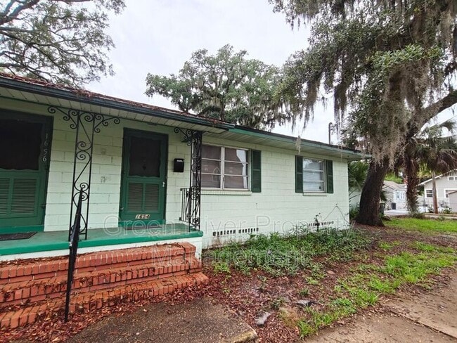 Photo - 1654 Talbot Ave