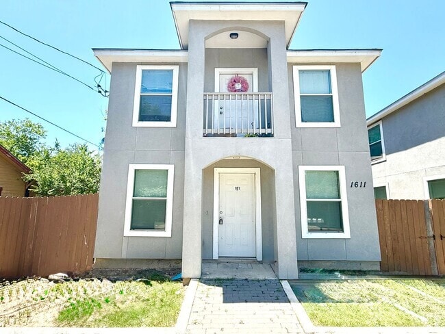 Building Photo - 1611 N Navidad St Unit 101 Rental