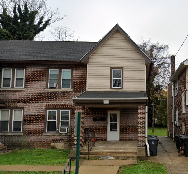 Building Photo - 202 W 28th St Unit 202 W. 28th Street - 1 Rental
