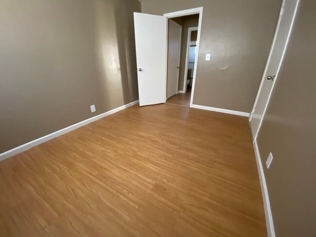 Building Photo - Woodside Place Rental
