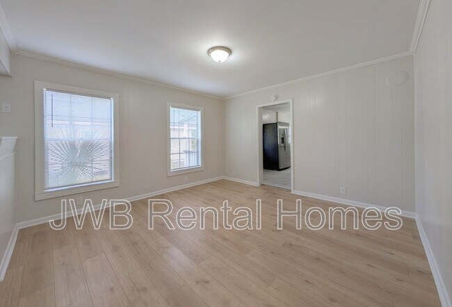 Photo - 1211 E 13th St