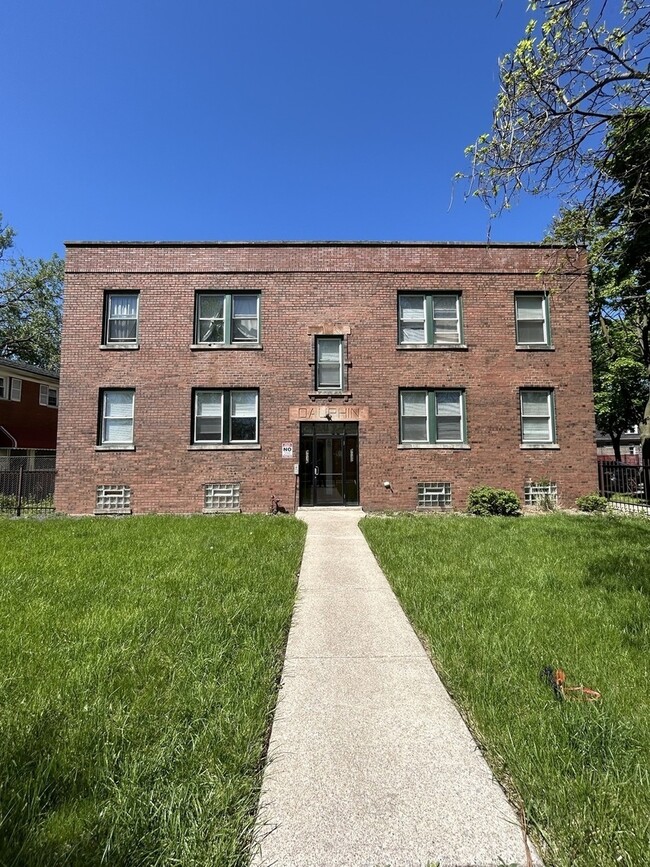 Building Photo - 9036 S Dauphin Ave