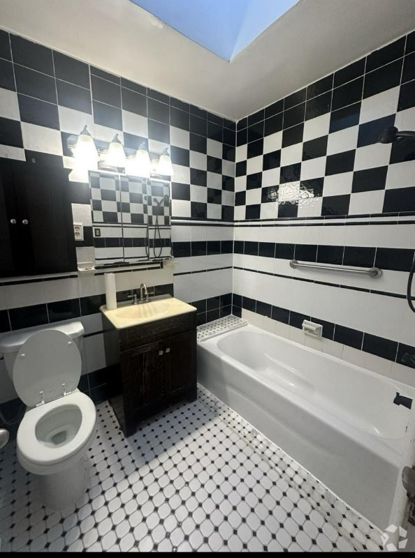 Building Photo - 301 Loureiro Ln Rental