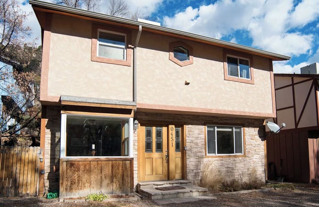 Building Photo - 451 Mountain Shadow Dr