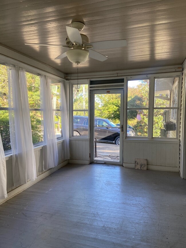 Photo - 907 Irving Rd