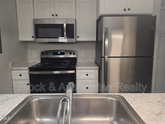 Photo - 1411 Collegiate Cir Unidad #204