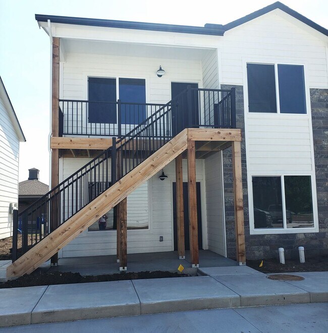 1017410176 E Harry St Townhome Townhome Rental in Wichita KS