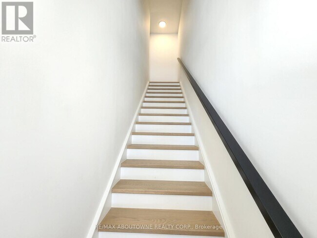 Photo - 20 Lagerfeld Dr