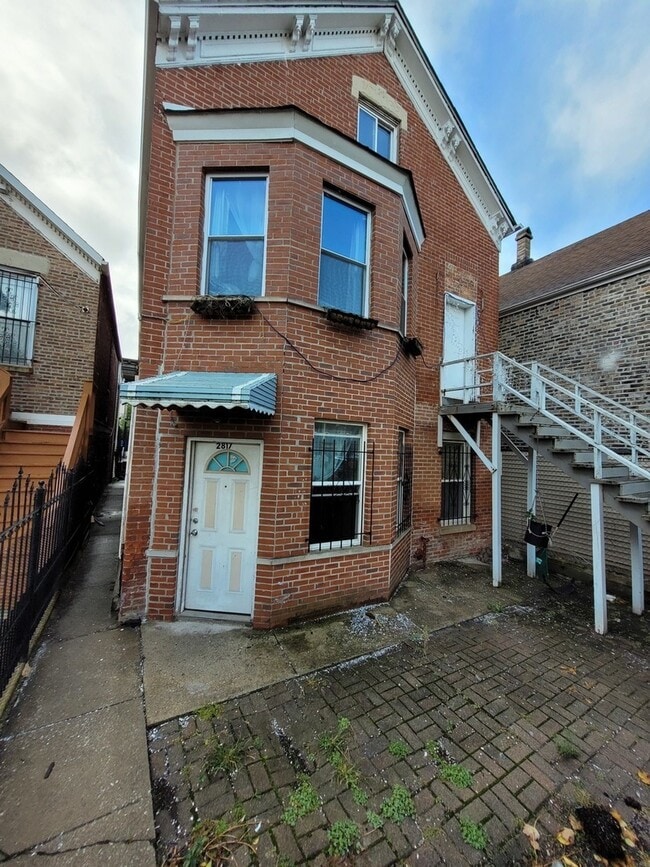 Building Photo - 2817 W Cullerton St Unit 1R