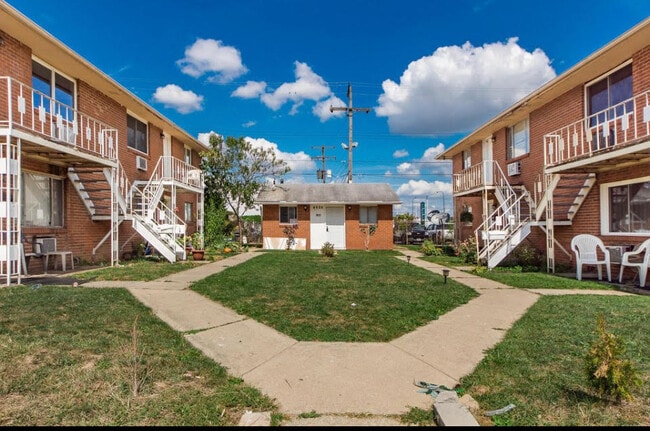 Building Photo - 4688 Hilton Ave Unit B