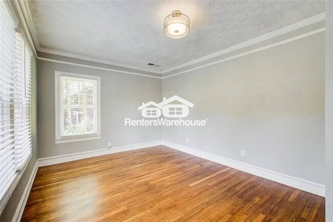 Photo - 875 White St SW