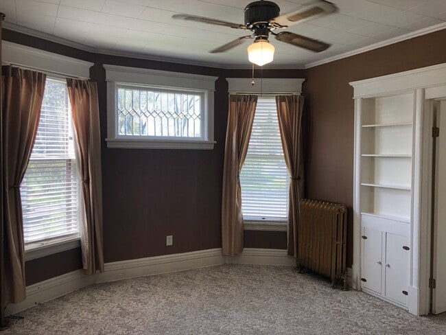 Photo - 1st Floor 2 Bedroom Apartment w/ Private Basement - Available July 1st Unidad 1128 Hammond Ave - 1