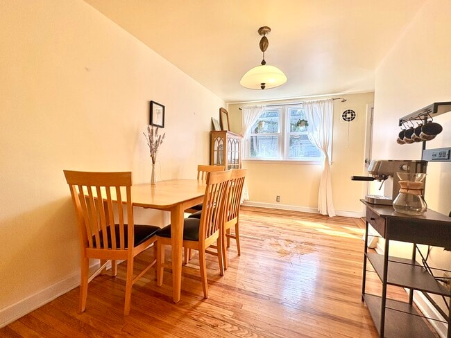 Photo - 305 E Pleasant St