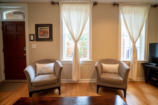 Photo - 403 W Eugenie St Unit 1f