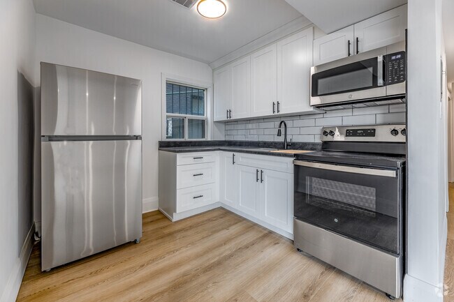 2BR, 1BA - 570SF - Kitchen
