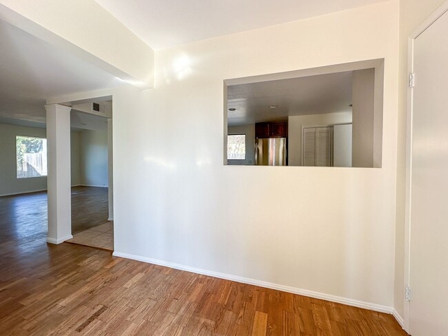 Photo - Bright & Spacious Bay Park Oasis with Mode...