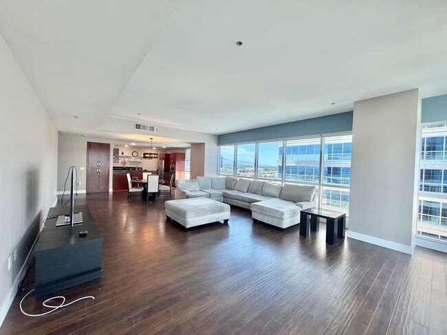 Photo - 4575 Dean Martin Dr