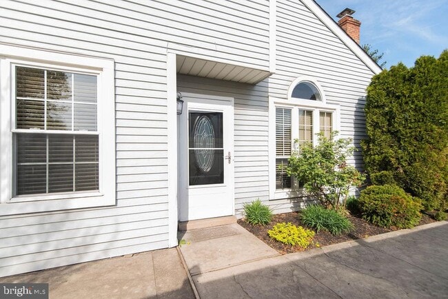 Photo - 239 Oakridge Dr