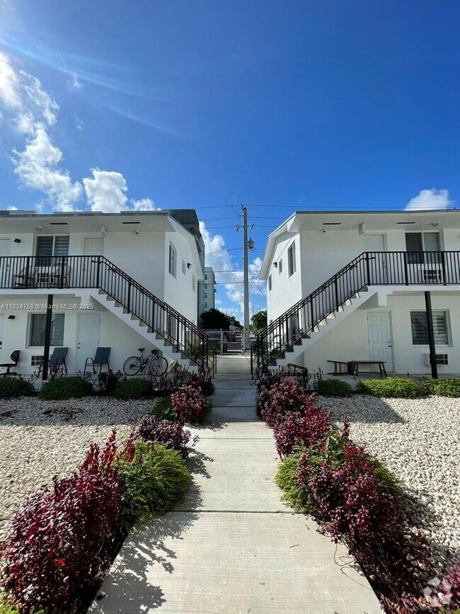 Building Photo - 749 NW 60th St Unit 3-2 Rental