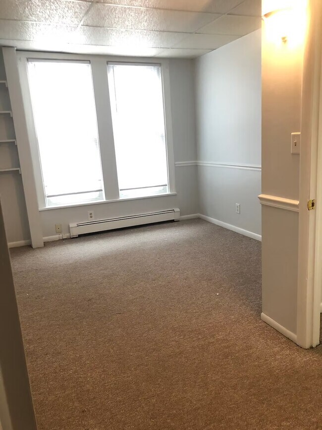 bedroom 2 - 811 Washtenaw Ave Unit 3
