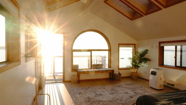 Photo - 19118 Soundview Dr NW