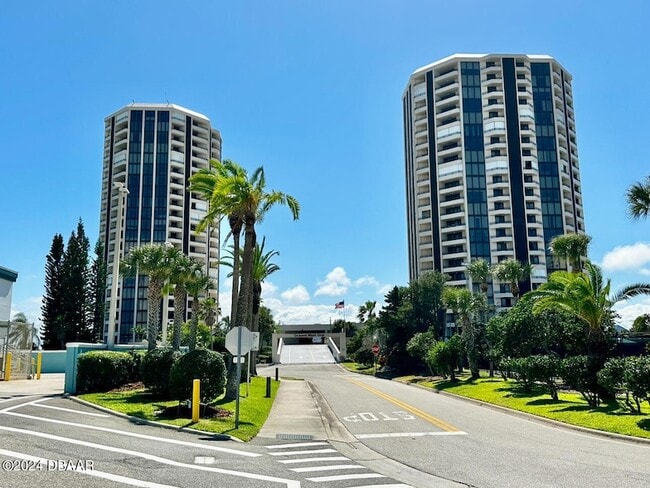 Building Photo - 1 Oceans W Blvd Unit 4B5 Rental