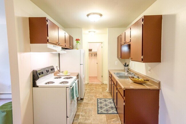 Kitchen (cabinets and countertops vary)