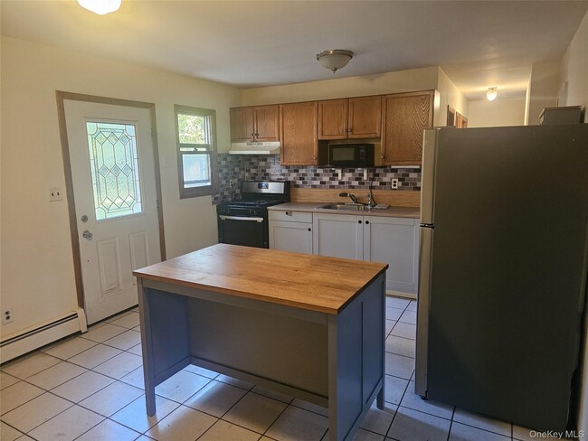 Building Photo - 260 Oceanside St Rental