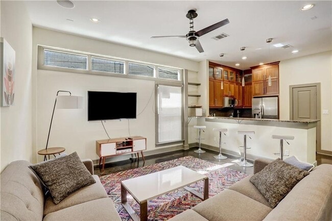 Photo - 602 W N Loop Blvd Unit A