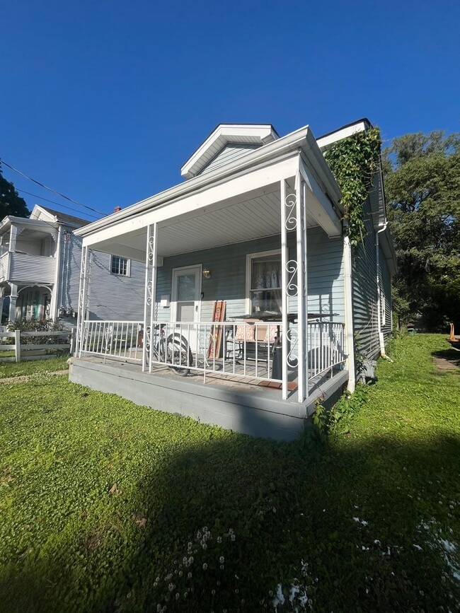 Building Photo - Two Bedroom House in Cincinnati!