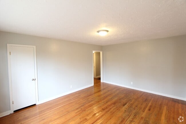 Building Photo - New On the Market - South Eastlake - Newly... Rental