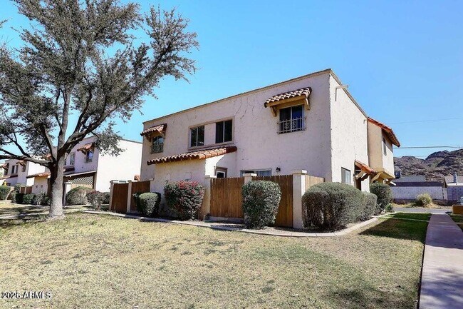 Photo - 8819 N 12th Pl