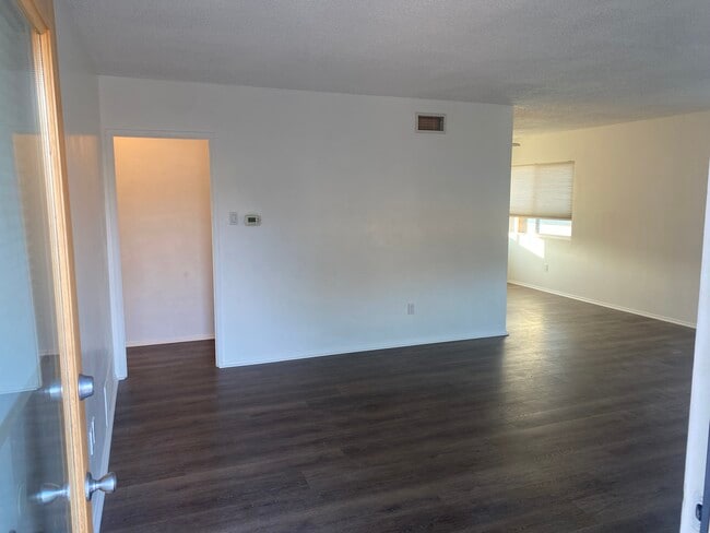 Vista desde la puerta principal - 6716 Pollard St