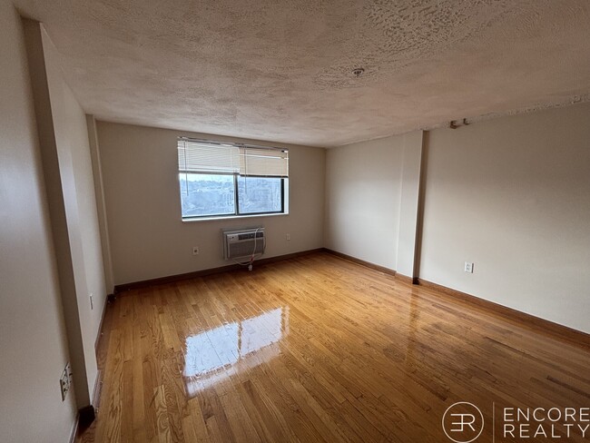 Photo - 1110 Commonwealth Ave Unidad 603