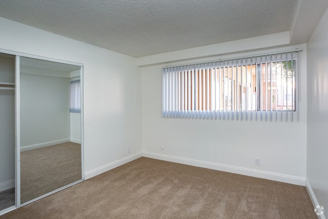 2BR, 2BA - 1150 SF - #248