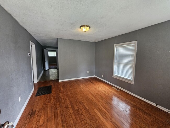 Photo - 107 Guild St
